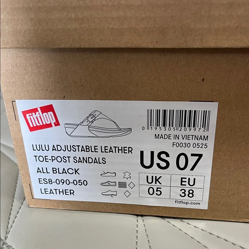 FitFlop Lulu Adjustable Thong Sandal - Black - Picture 3 of 10